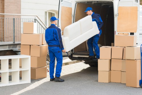 Local removal company supporting a smooth Streatham relocation
